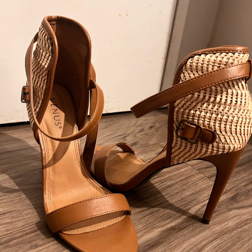 VENUS Brown and tan ankle strap heels
